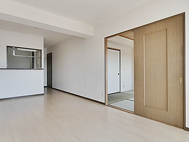 リバーサイド雅の洋室