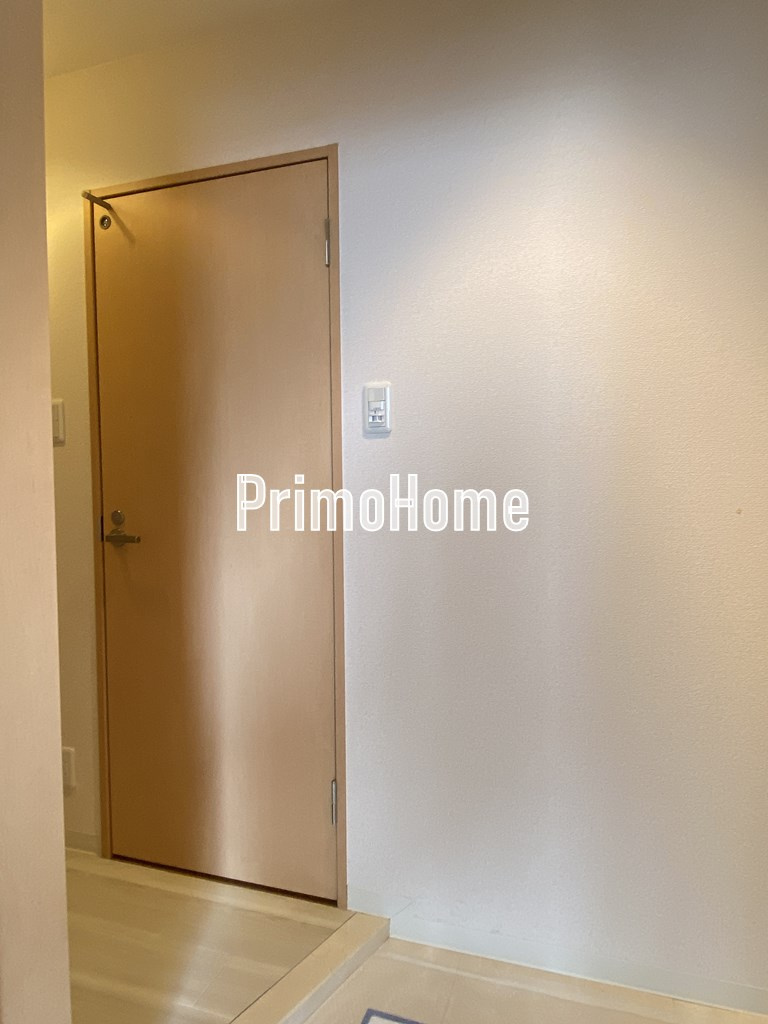 エスティメゾン神田の玄関