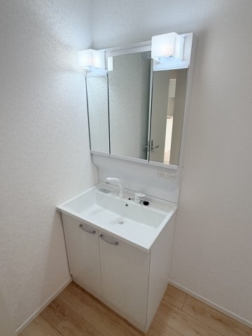 横田4丁目　3号棟の独立洗面台