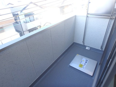 【バルコニー】 | ＣｈiｃＰｉｅｃｅ西宮北口 | 暖かな日差しのふりそそぐバルコニー