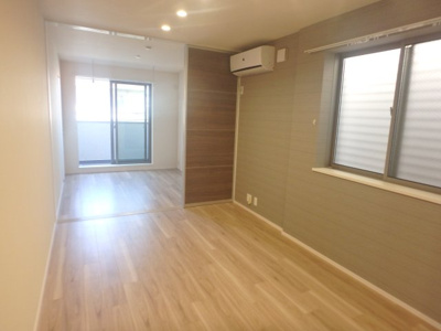 【居間・リビング】 | ＣｈiｃＰｉｅｃｅ西宮北口 | ゆったり過ごせるリビングです