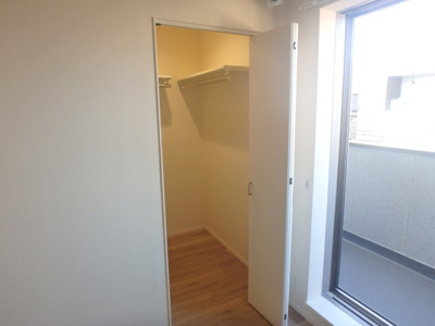 【収納】 | ＣｈiｃＰｉｅｃｅ西宮北口 | 容量たっぷりウォークインクローゼット
