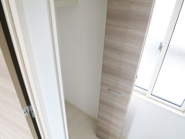 ヴェルエールの収納|２階階段近くの収納スペースです！