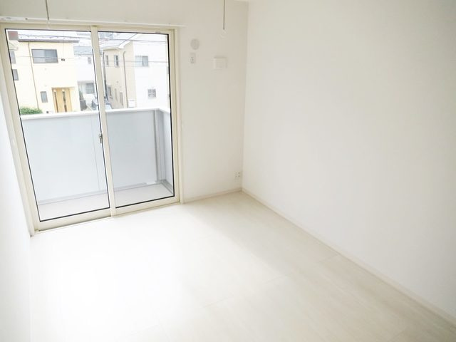 ヴェルエールの洋室|綺麗なフローリングです！