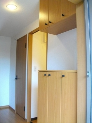 サンライズ三ツ池の玄関