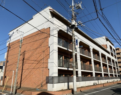 【外観】 | 八幡館 | 鉄筋コンクリート造のがっちりとした建物。
