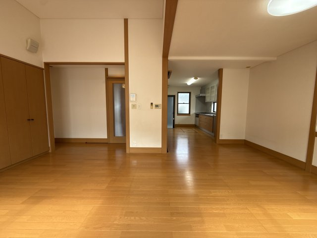 上大野貸家の居間・リビング