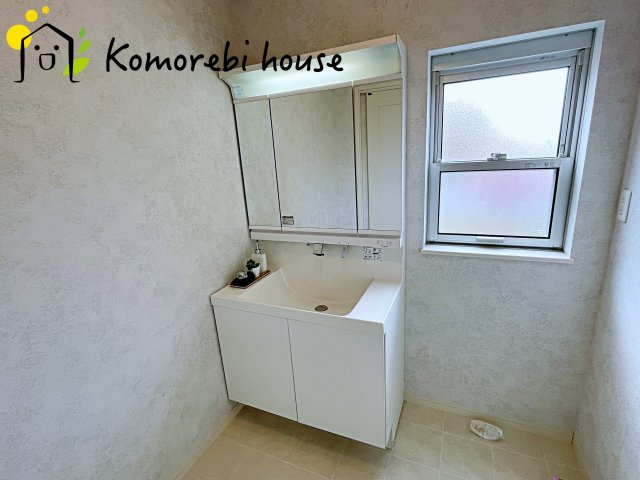 さいたま市大宮区三橋　中古一戸建ての独立洗面台|朝の支度にも助かる、独立の洗髪洗面化粧台