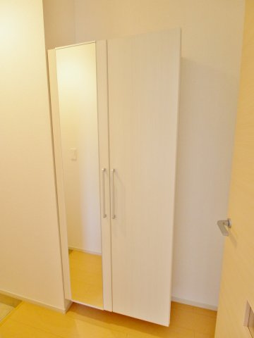 プリムローズBの玄関