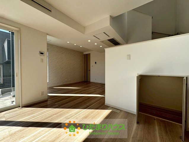 蓮田市御前橋１丁目　新築一戸建て　02の居間・リビング