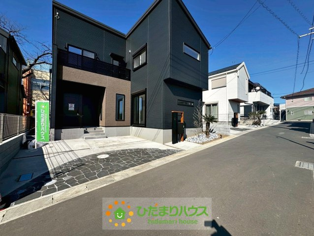 蓮田市御前橋１丁目　新築一戸建て　02の前面道路含む現地写真