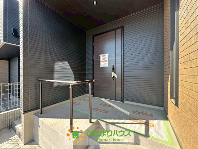 蓮田市御前橋１丁目　新築一戸建て　02の玄関