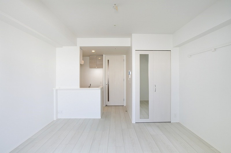 新品家具付きマンション博多駅東27(KaGood福岡)の居間・リビング