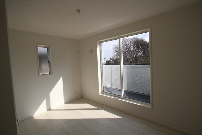 【洋室】 | 朝霞市根岸台８丁目　新築一戸建住宅　全1棟（朝霞店） | 2026年2月16日撮影/バルコニー側6.1帖洋室