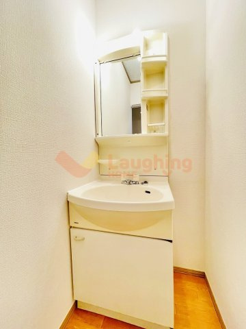 エクセル東合川の洗面所|明るい洗面所です