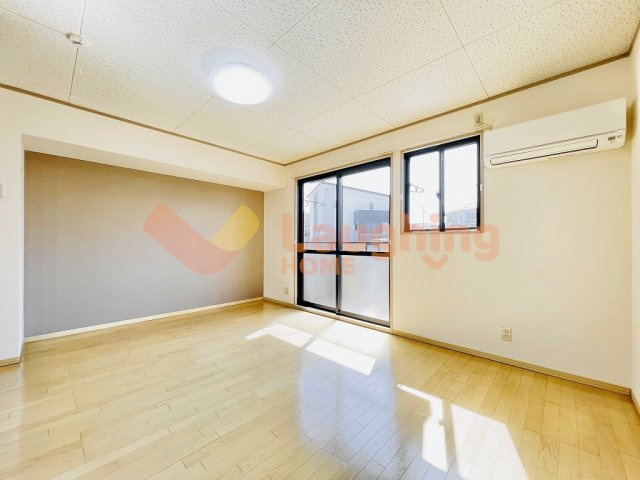 エクセル東合川の内装|明るい色調の室内です