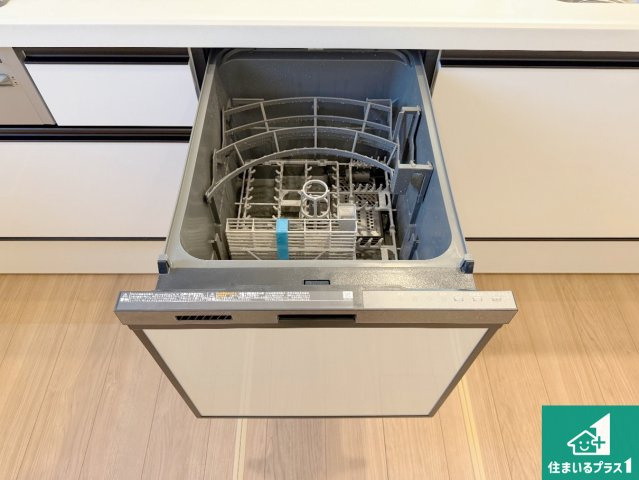 尼崎市塚口町　第1期　新築一戸建ての設備|食事後の一仕事、食器洗いをボタン一つでお任せできちゃいます！場所を取らないビルトイン式なので、お料理スペースもしっかり確保！