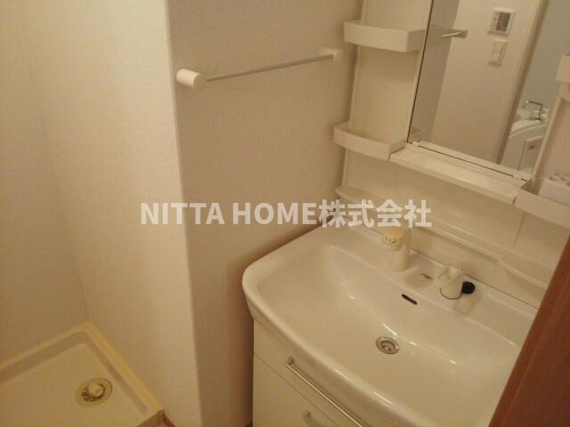 ベル　グランデ　ヤサカ　Ａの洗面所|独立洗髪洗面台が付いています＊