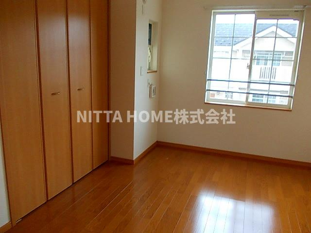 ベル　グランデ　ヤサカ　Ａの洋室|２階の洋室は６帖と７．３帖で寝室等に使用できます☆彡