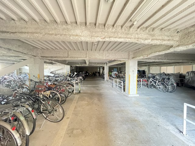 キングスコート豊田生駒の駐輪場