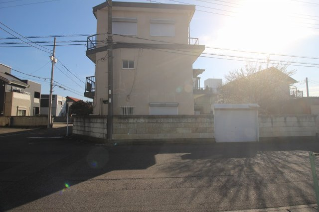 小山市駅南町2丁目の外観|現地を北西側から撮影（2026年2月撮影）