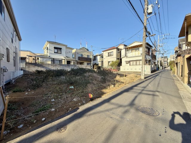豊島区雑司が谷1丁目 全2区画 B区画の前面道路含む現地写真|・東京メトロ副都心線「雑司ヶ谷」駅徒歩6分
・都電荒川線「都電雑司ヶ谷」駅徒歩9分
・東京メトロ有楽町線「東池袋」駅徒歩10分