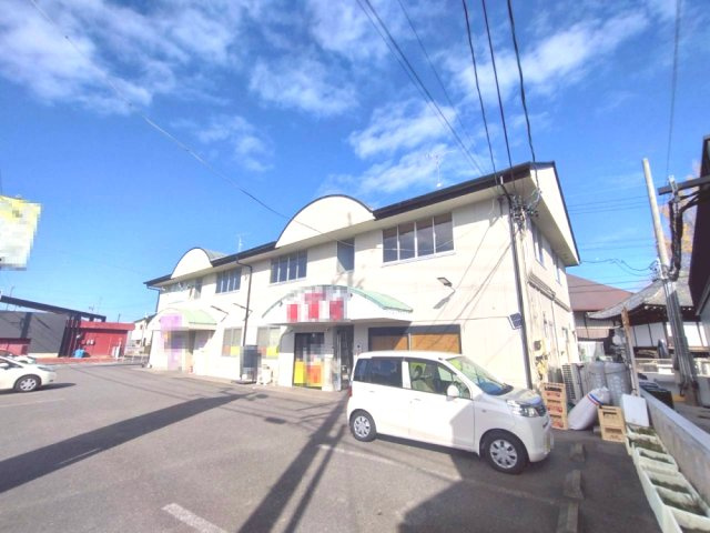 M'sカントリービルの外観