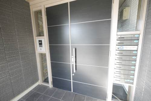 グレースガーデン田井島の玄関