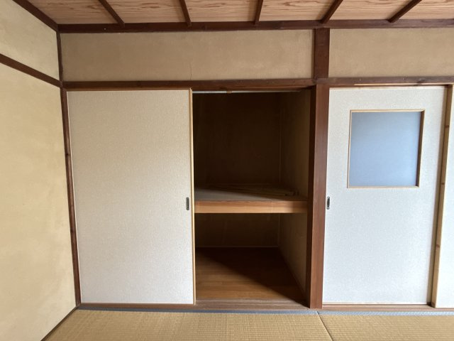 青山１丁目貸家の収納