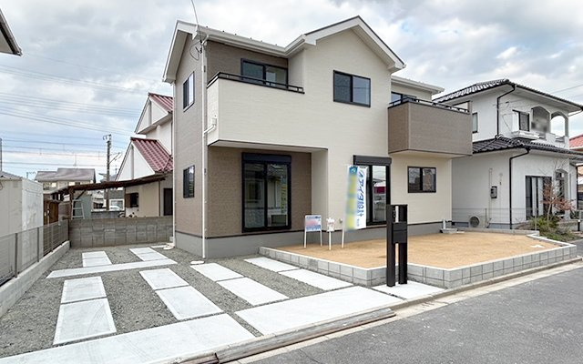 いろどりアイタウン倉敷市西阿知町 ①号棟の外観|駐車並列３台可能です。