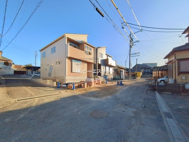 【前面道路含む現地写真】 | 知多市新知斉宮畑　１号棟