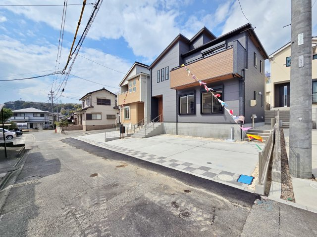 【前面道路含む現地写真】 | 知多市新知斉宮畑　１号棟