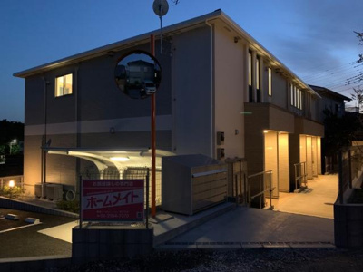 【エントランス】 | オールラウンド | 外観写真（夜）