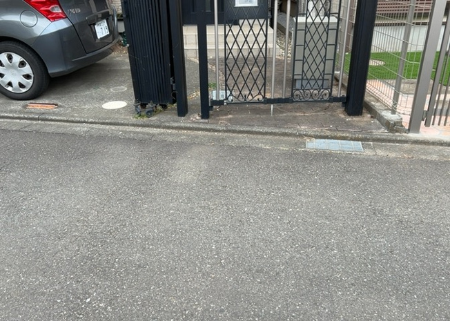 【内装】 | 玄関ポーチにおいて最も重視すべきと言っても良いのが広さです。適切な広さの玄関ポーチでないと外見的なバランスは崩れてしまいますし、何より使いにくくなってしまいますので、現地で実際に下見をしてみましょう！