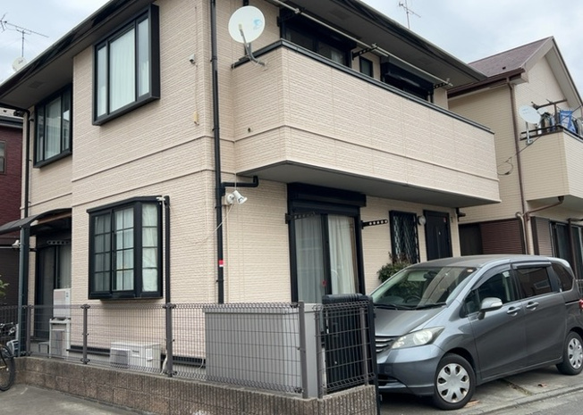【外観】 | 東側道路の場合は居室を南向きに設計しやすいため、朝日が入りやすいというメリットがあります。一方、西側道路も東側同様に居室を南向きに設計しやすいのですが、住宅地だと朝日が入りにくいという弱点があります。
