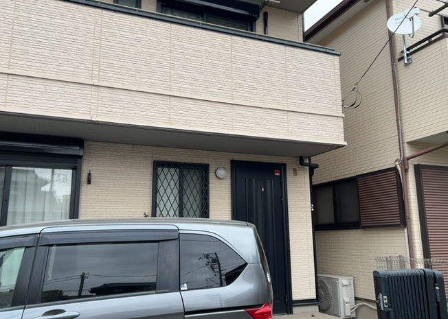 【玄関】 | 玄関は家の顔と言っても過言ではありません。現地を見学する際は玄関の広さや全体のバランスなどを見てみるといいでしょう。一般的なアプローチのしやすさだけではなく、お年寄りにも優しい設計のものだと安心です。