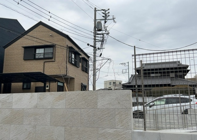 【外観】 | 眺望を気にして物件を探す場合、前面に建物が建っていないか現地で確認しましょう！前面に建物があると景色はもちろん、日当たりや風通しにも影響が出てきます。住んだ時のことを想像しながら現地見学をしましょう。