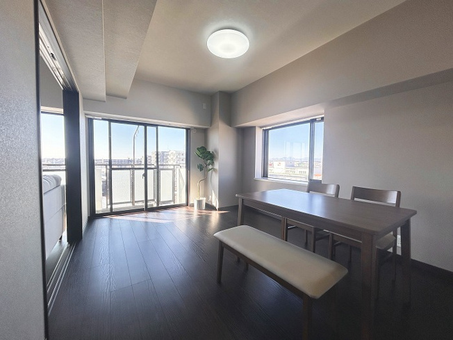 【居間・リビング】 | ◇◆サンハロー湘南台◆◇ | 高層階につきカーテンがなくても人目が気になりません。