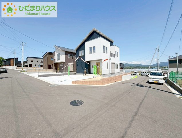 須賀川市和田立石　新築戸建　2号棟の前面道路含む現地写真|前面道路幅6ｍ☆車の出入りもラクラクできちゃいます(^^♪