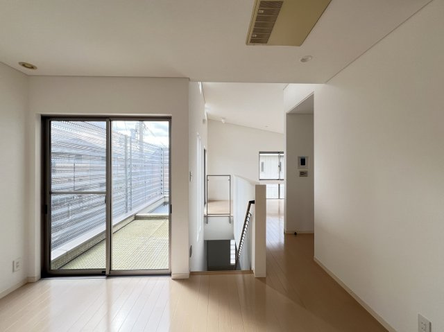 奈良市法華寺町の居間・リビング|リビングからバルコニー