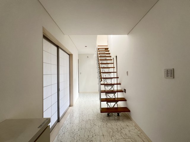 奈良市法華寺町のその他|おしゃれなスケルトン階段