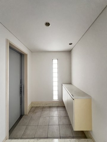 奈良市法華寺町の玄関|内玄関　シューズボックス付き