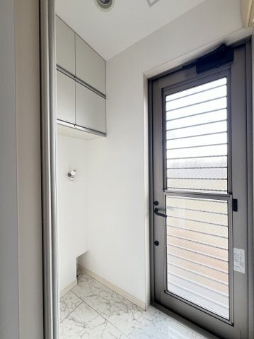 奈良市法華寺町のその他|洗濯機置き場と勝手口