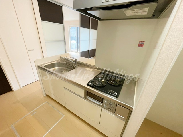 茅ヶ崎市東海岸北５丁目のアパートのキッチン