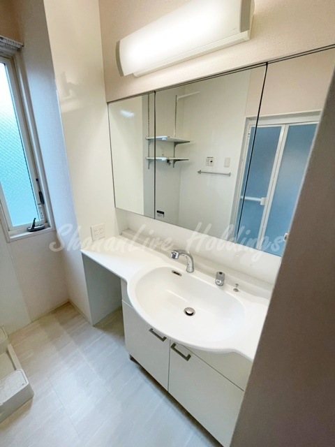 茅ヶ崎市東海岸北５丁目のアパートの洗面所