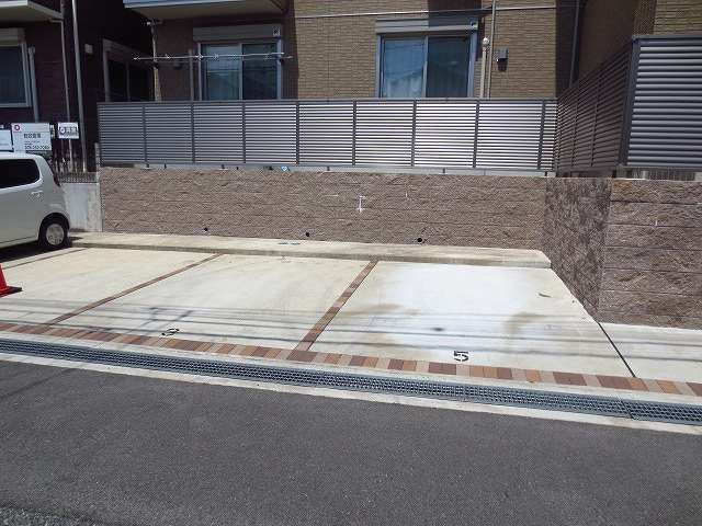 神戸６番館の駐車場