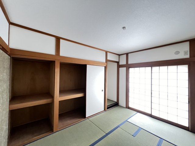 奈良市六条西3丁目の和室|和室6帖　押入収納付き