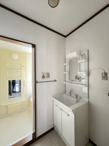 奈良市六条西3丁目の独立洗面台|清潔感のある洗面化粧台