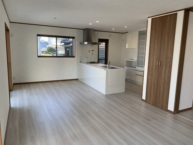 朝霧東町２丁目　新築一戸建ての居間・リビング