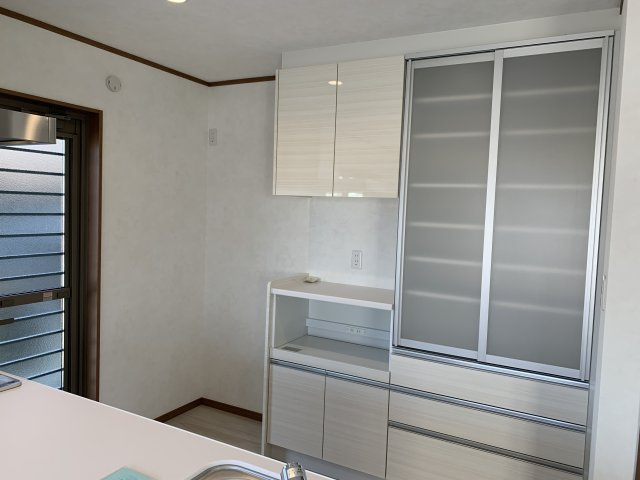 朝霧東町２丁目　新築一戸建てのキッチン|造り付カップボード
